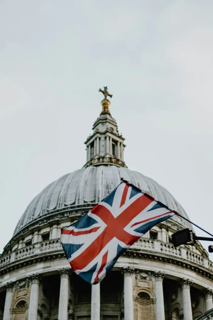 unsplash_DtqY3e808hE_uk hotel.webp